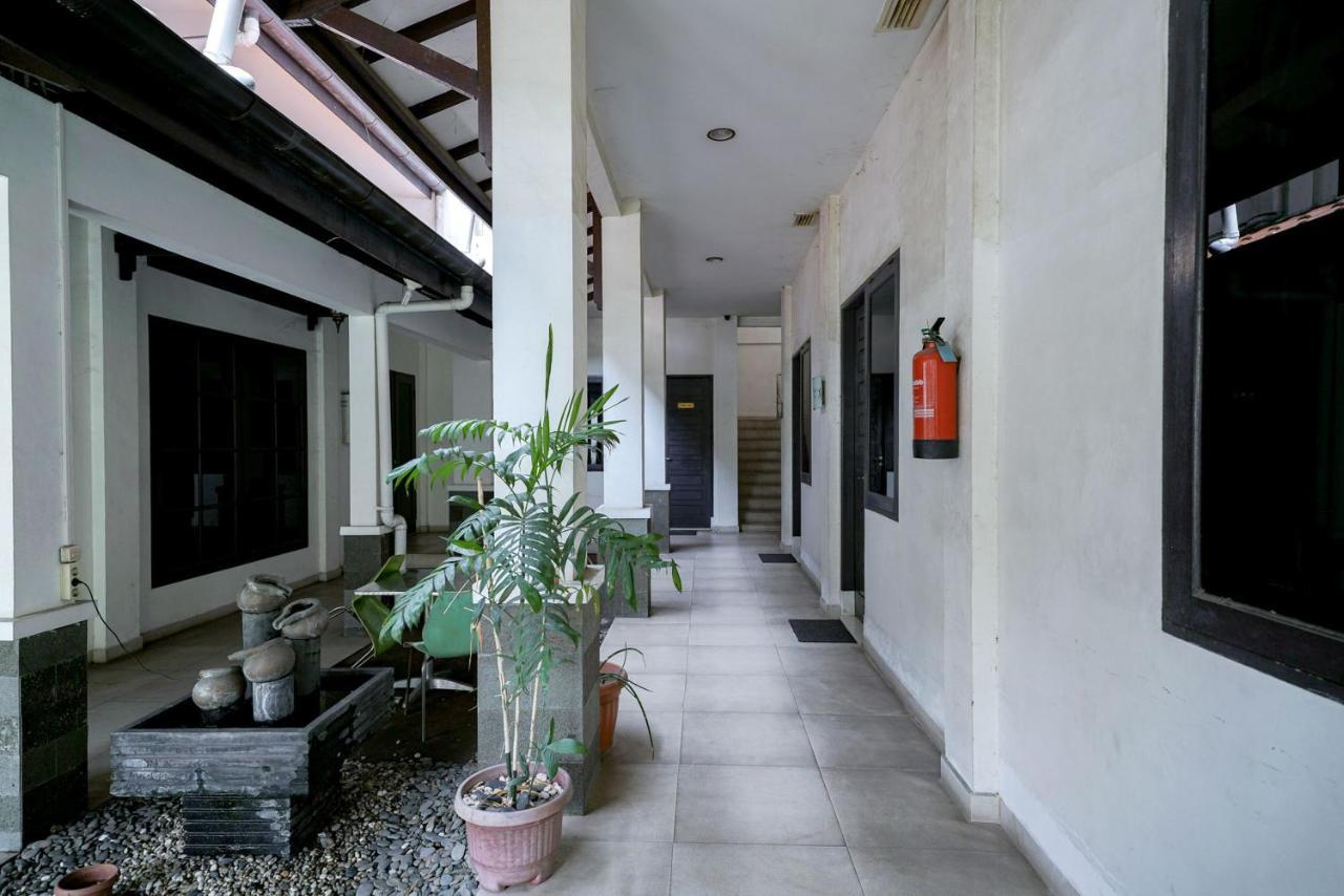 Reddoorz @ Avros Guest House Medan Exterior photo