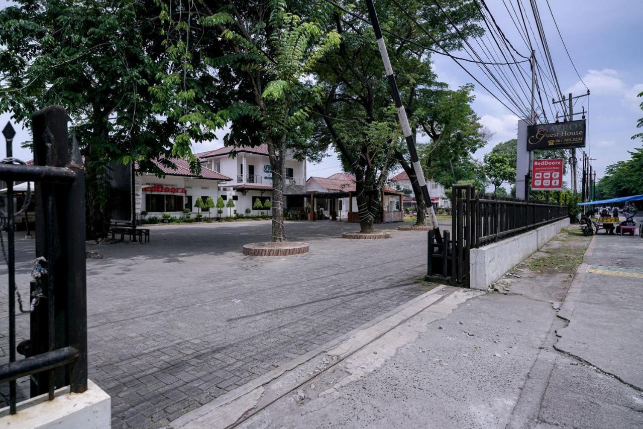 Reddoorz @ Avros Guest House Medan Exterior photo