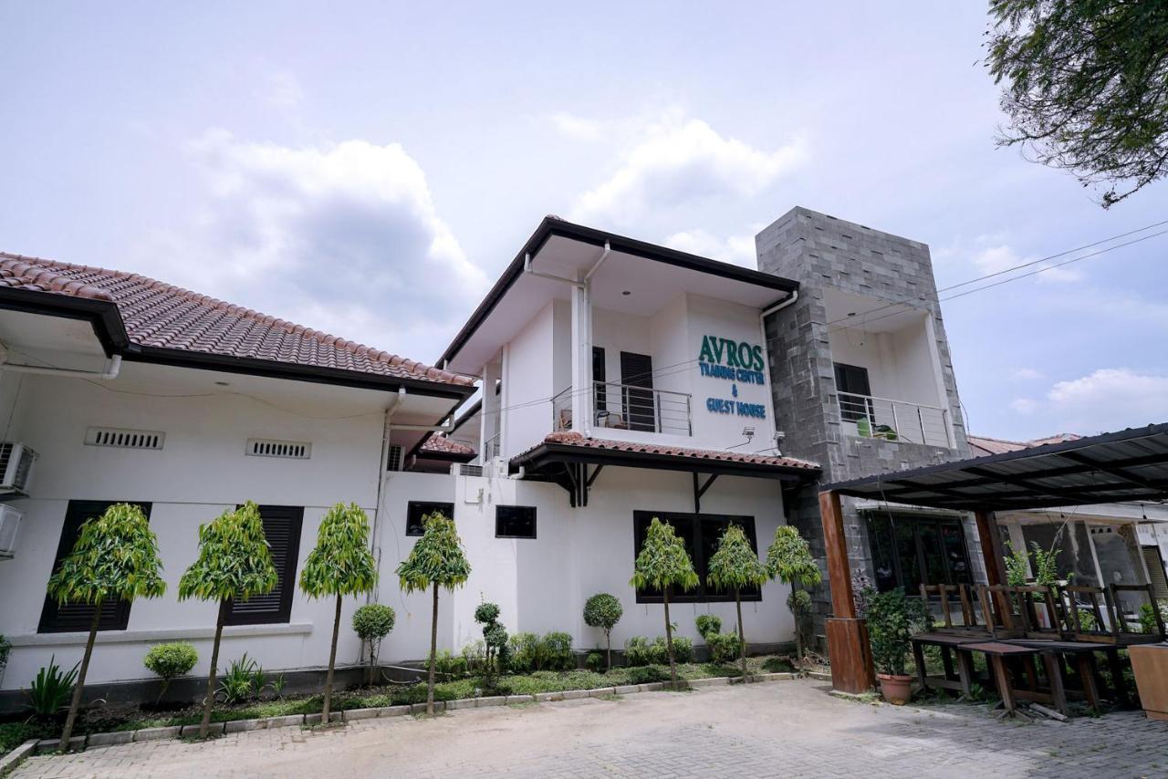 Reddoorz @ Avros Guest House Medan Exterior photo