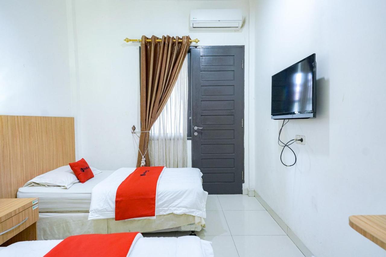 Reddoorz @ Avros Guest House Medan Exterior photo