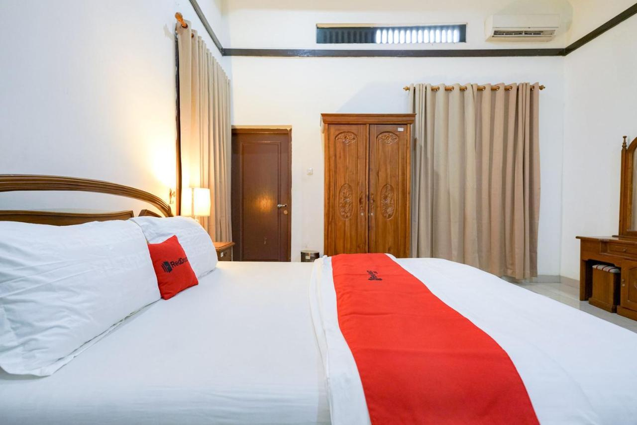 Reddoorz @ Avros Guest House Medan Exterior photo